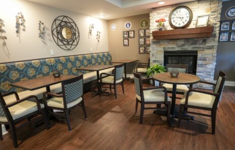 Tapestry Senior Living Springboro resident lounge in Springboro, OH